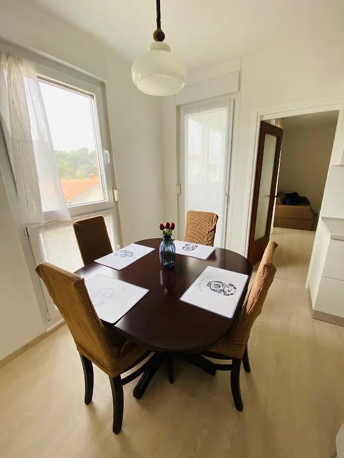 Exceptional Apartment With 2 Bedrooms Near The Sea Pula